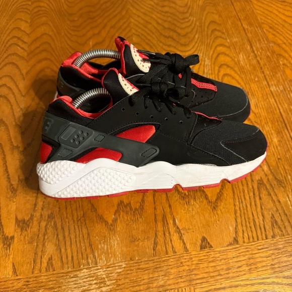 Nike Air Huarache Black Red White Bred Sneakers Men 8 or Women's 9.5 318429-016 - Picture 3 of 16